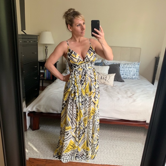 | stunning graphic wrap dress | - Picture 5 of 8